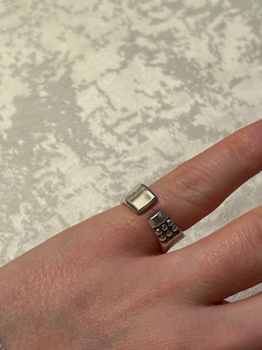 The Edgy Ring⛓️💥 (small)